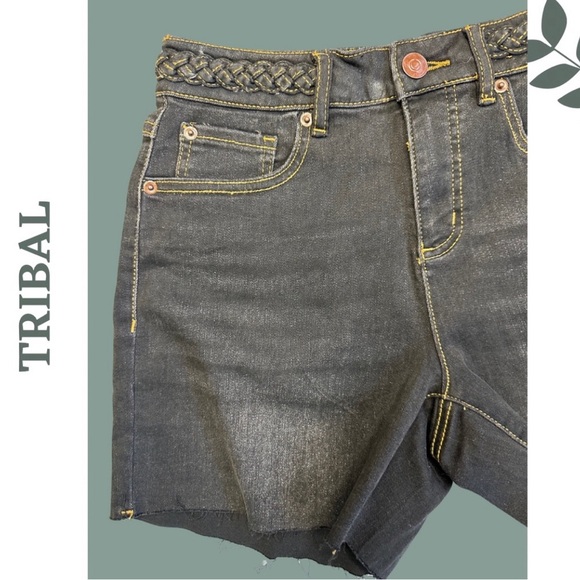Tribal Jeans Audrey Mide Rise 5” Length Black Denim Shorts Raw Hem - Picture 6 of 8
